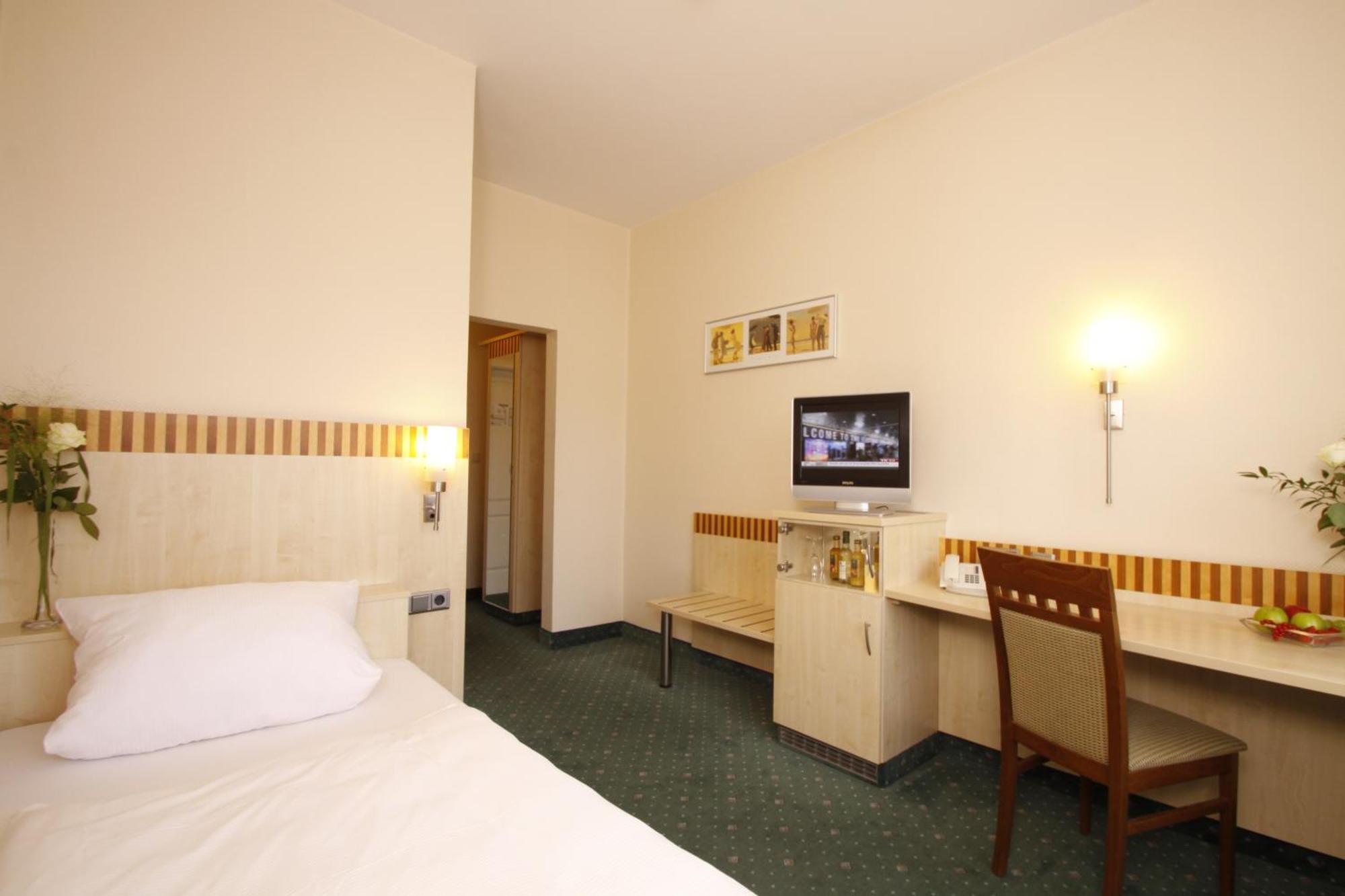 Hotel Kaiserhof Wesel Везель Экстерьер фото